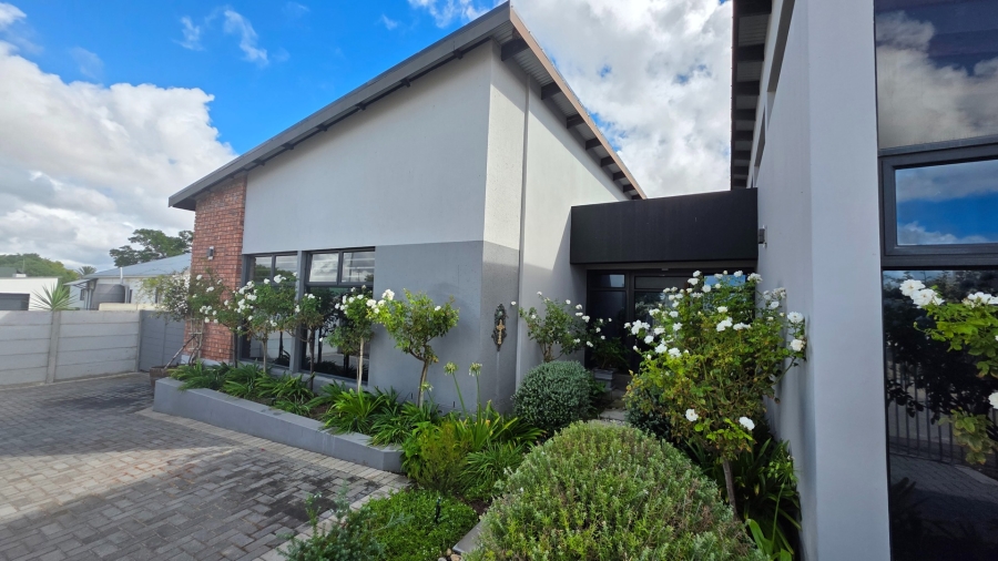 3 Bedroom Property for Sale in Hopefield Western Cape